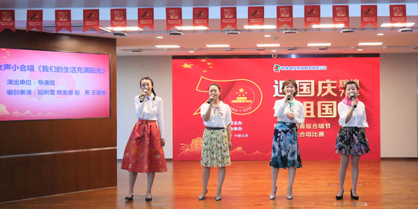 女生小合唱.jpg