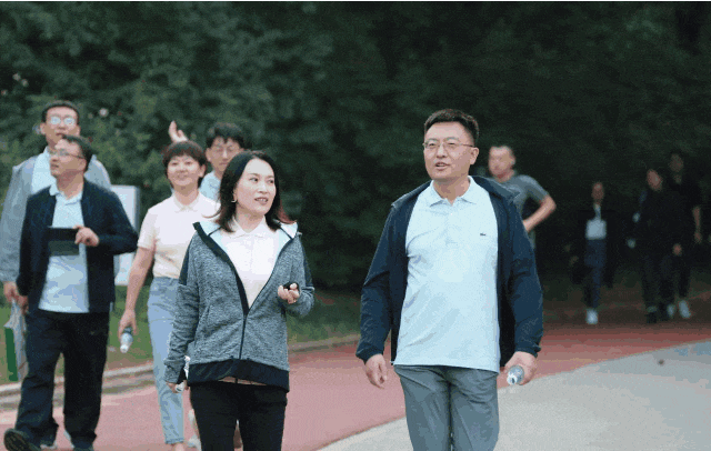 6565a5c0aa178.gif